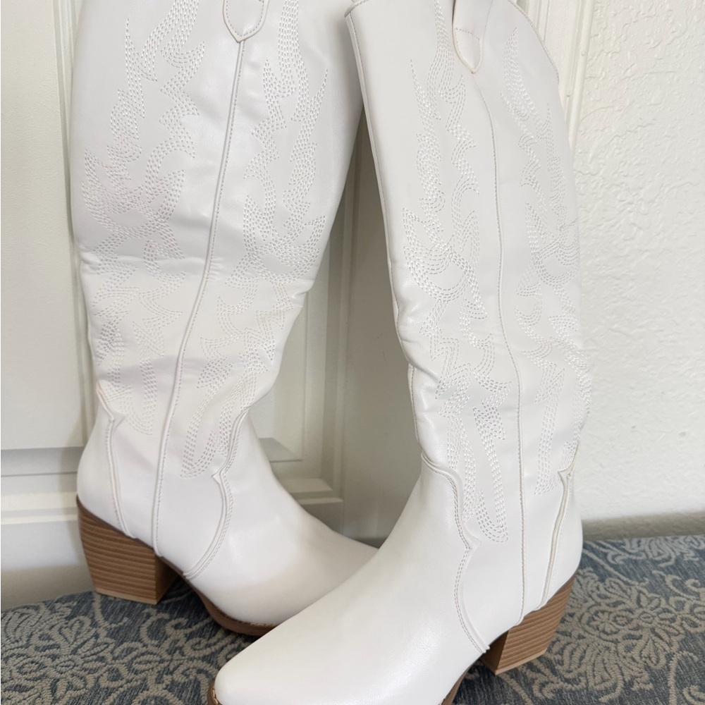 Dream Pairs White Heeled Boots